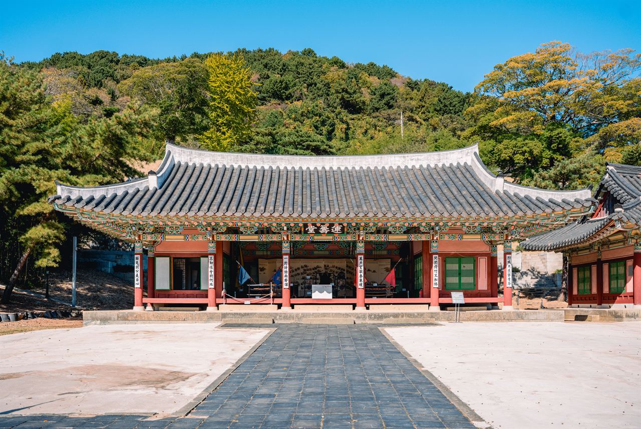 통영 삼도수군통제영 (세병관) — TripAudio